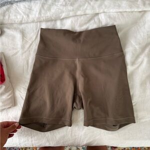 LULU BIKER SHORTS - Size 6